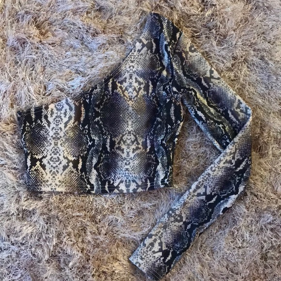 LAST ONE! Snake Print One Shoulder Crop Top - Picture 2 of 8